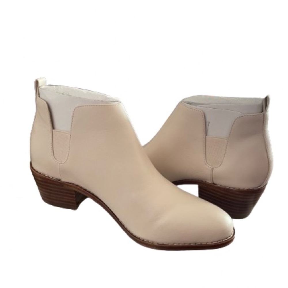 Size 7 Aerosoles, beautiful bootie! Leather!! New, no box.  Spring perfection!​
